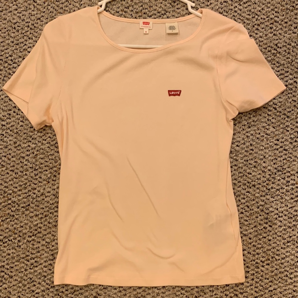 Levi’s tee